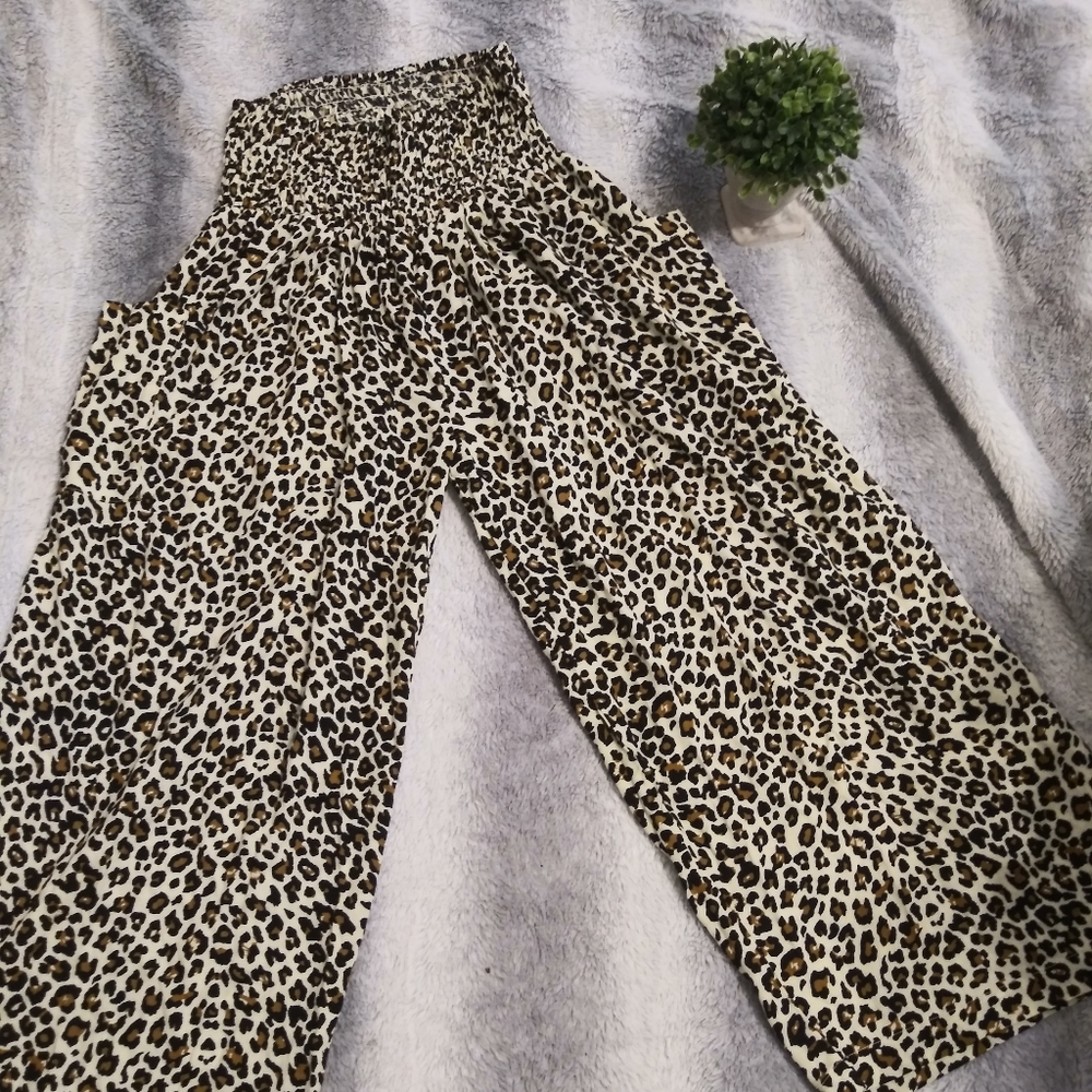 Wide leg animal print pants size M